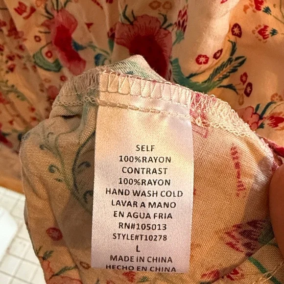 ANDREE BY‎ UNIT Floral Blouse with Blue Accents - Picture 4 of 5